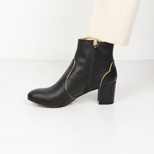 Load and play video in Gallery viewer, Maja Calf Black and Gold
