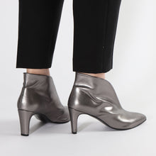 Load image into Gallery viewer, Aya Metal Silver - last pair 36 - Emma Go Shoes