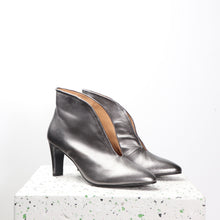 Load image into Gallery viewer, Aya Metal Silver - last pair 36 - Emma Go Shoes
