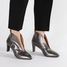 Load image into Gallery viewer, Aya Metal Silver - last pair 36 - Emma Go Shoes