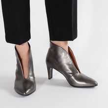 Load image into Gallery viewer, Aya Metal Silver - last pair 36 - Emma Go Shoes