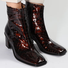 Load image into Gallery viewer, Frederikke Croc Tortoise - last pair 37