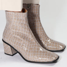 Load image into Gallery viewer, Frederikke Croc Grey