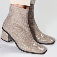 Load image into Gallery viewer, Frederikke Croc Grey